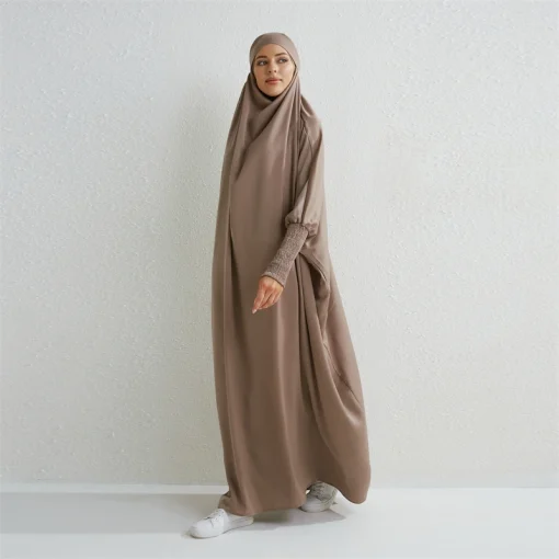 Abaya muçulmana com capuz e manga de prega