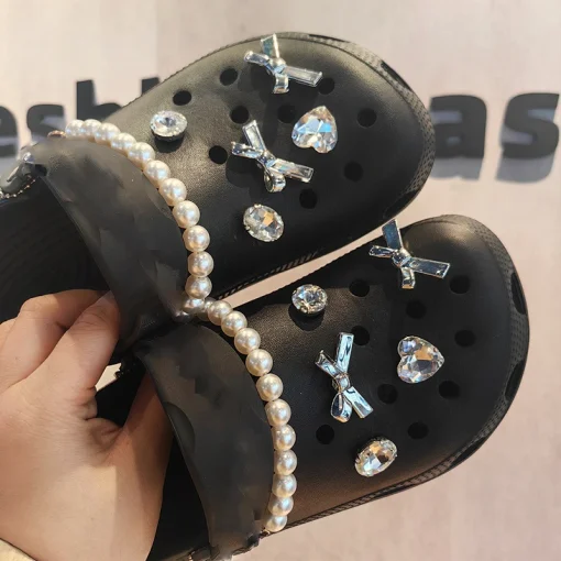 Berloques para sapatos em pérolas e diamantes