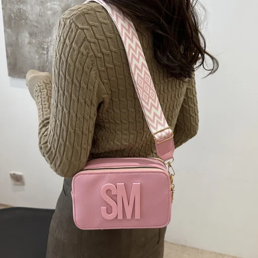 Design personalizado e nicho, bolsa pequena quadrada, novo luxo leve, retrô simples e elegante de ombro único