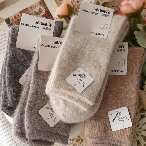 Meias de lã femininas para inverno de outono meias de cano médio grossas com lã meias quentinhas de pelo de coelho meias de inverno pretas de cashmere