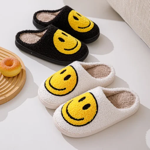 Pantufas fofas de algodão espessas de rosto sorridente