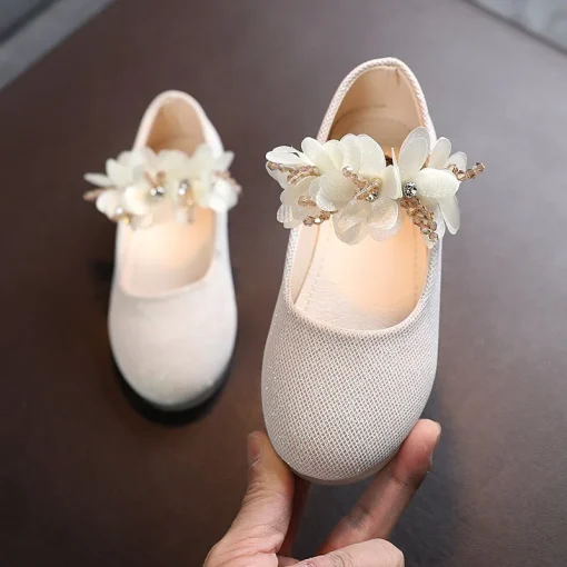 Sapatos de couro com miçangas e flores para crianças no estilo coreano