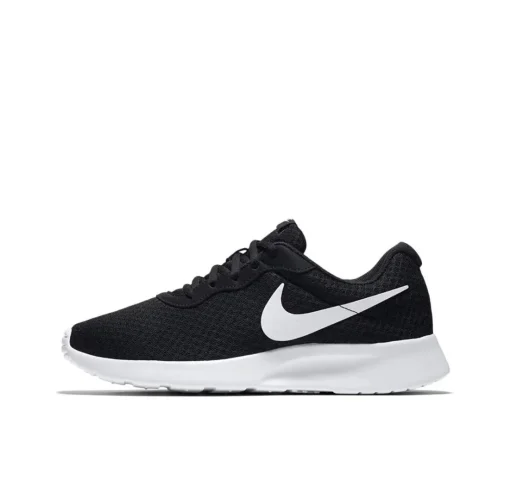 Tênis Nike Tanjun moderno retrô esportivo